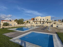 New Beautiful Complex With Villa's and App, Big Pool, Stunning Views, 