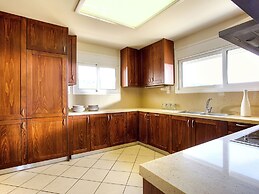 Beautiful Villa in Sisi With Private Swimming Pool