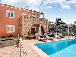 Luxury Villa in Kalamitsi Alexandrou
