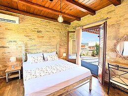 Luxurious Villa With Swimming Pool in Kavallos Greece