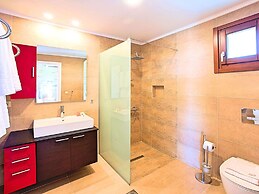 Luxurious Villa With Swimming Pool in Kavallos Greece