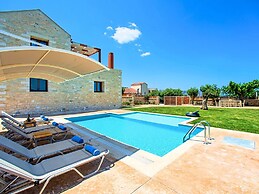 Luxurious Villa With Swimming Pool in Kavallos Greece