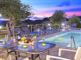 Modern Villa With Heated Swimming Pool in Georgioupoli Greece