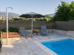 Lovely Holiday Home in Kalamitsi Alexandrou