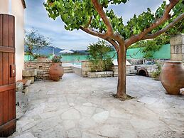 Lovely Holiday Home in Kalamitsi Alexandrou