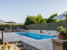 Lovely Holiday Home in Kalamitsi Alexandrou