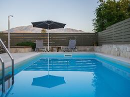 Lovely Holiday Home in Kalamitsi Alexandrou