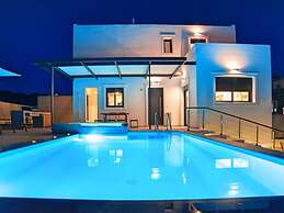 2 new Villas With Heated Pool, Rent Separately or Together at Kournas 