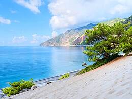 2 Villas Next to Each Other with Pool & Sea View