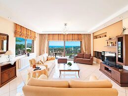 2 Villas Next to Each Other with Pool & Sea View