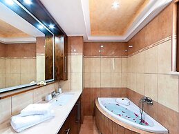 2 Villas Next to Each Other with Pool & Sea View