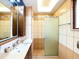 2 Villas Next to Each Other with Pool & Sea View