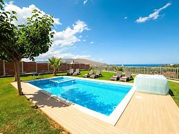 3 Villas Next to Each Other with Pool & Sea View