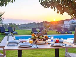 3 Villas Next to Each Other with Pool & Sea View