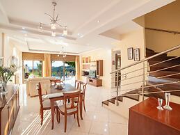 3 Villas Next to Each Other with Pool & Sea View