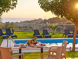 3 Villas Next to Each Other with Pool & Sea View