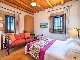 Venetian Mansion, 2 Separate Houses, Heated Pool in Kastellos, North-w