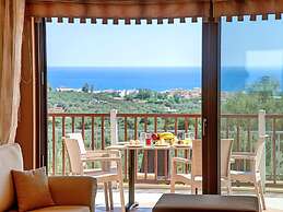 3 Villas Next to Each Other with Pool & Sea View