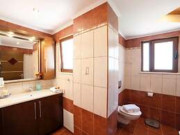 3 Villas Next to Each Other with Pool & Sea View