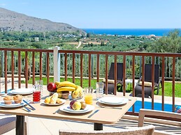 3 Villas Next to Each Other with Pool & Sea View