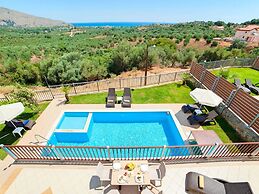 3 Villas Next to Each Other with Pool & Sea View