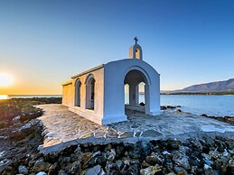 3 Villas Next to Each Other with Pool & Sea View