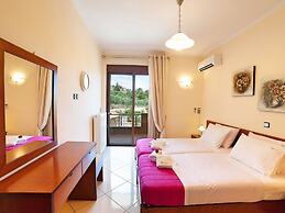 3 Villas Next to Each Other with Pool & Sea View