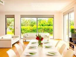 Sparkling Villa in Acrotiri with Private Pool near Sea Beach