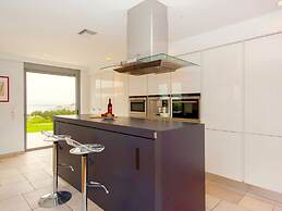 Sparkling Villa in Acrotiri with Private Pool near Sea Beach