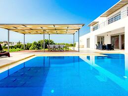 Sparkling Villa in Acrotiri with Private Pool near Sea Beach