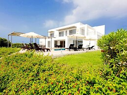 Sparkling Villa in Acrotiri with Private Pool near Sea Beach