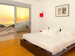 Sparkling Villa in Acrotiri with Private Pool near Sea Beach