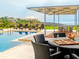 Sparkling Villa in Acrotiri with Private Pool near Sea Beach