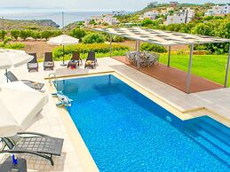 Sparkling Villa in Acrotiri with Private Pool near Sea Beach