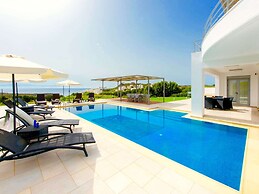 Sparkling Villa in Acrotiri with Private Pool near Sea Beach
