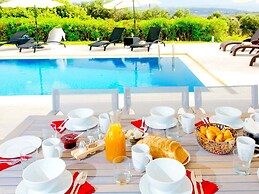 Sparkling Villa in Acrotiri with Private Pool near Sea Beach