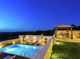 Novel Villa in Roupes with Private Pool near Arkadi Monastery