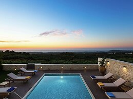 Novel Villa in Roupes with Private Pool near Arkadi Monastery