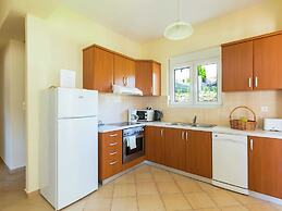 Villa on Hillside, Private Pool, Fantastic Views to bay of Bali and Mo