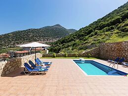 Villa on Hillside, Private Pool, Fantastic Views to bay of Bali and Mo