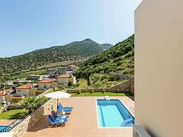 Villa on Hillside, Private Pool, Fantastic Views to bay of Bali and Mo