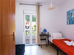 Villa on Hillside, Private Pool, Fantastic Views to bay of Bali and Mo