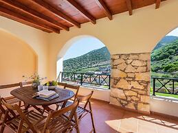 Villa on Hillside, Private Pool, Fantastic Views to bay of Bali and Mo