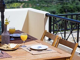 Villa on Hillside, Private Pool, Fantastic Views to bay of Bali and Mo