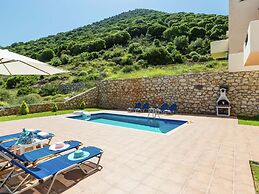 Villa on Hillside, Private Pool, Fantastic Views to bay of Bali and Mo