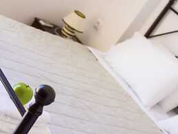 Villa on Hillside, Private Pool, Fantastic Views to bay of Bali and Mo