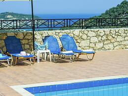 Villa on Hillside, Private Pool, Fantastic Views to bay of Bali and Mo