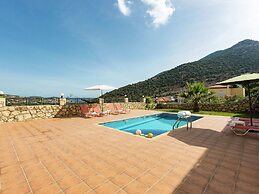 4 Indepent Villas in Bali With Pool and Seaview for Groups up to 28 Pe