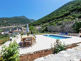 4 Indepent Villas in Bali With Pool and Seaview for Groups up to 28 Pe