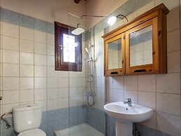 Beautiful Villa, Private Pool, Sleeps 6, Prines in Rethymnon, Crete NW